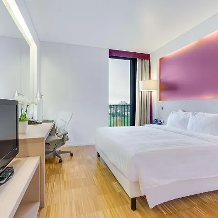 Hilton Garden Venice Отель Местре